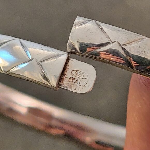 Twist On Organic Diamond Pattern Oval Sterling Silver Bangle Bracelet - Picture 7 of 8